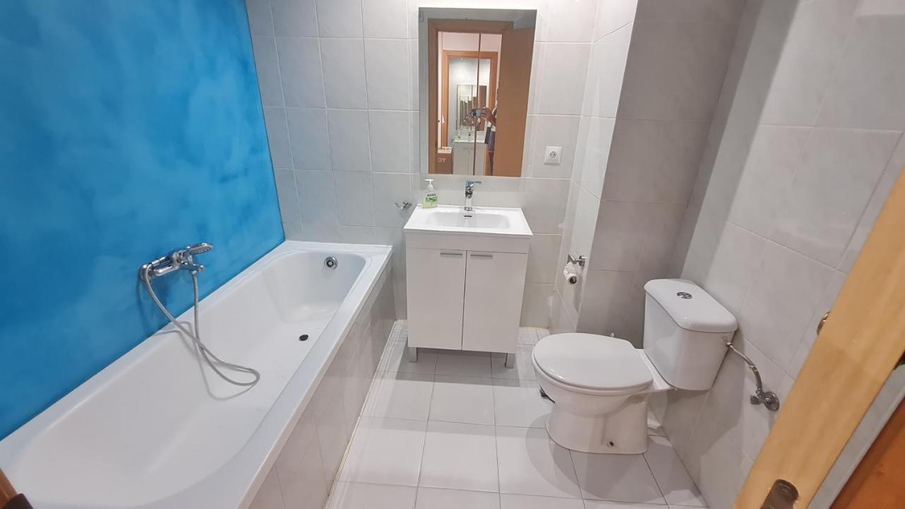 Bonito Apartamento Con Piscina Салоу Екстер'єр фото