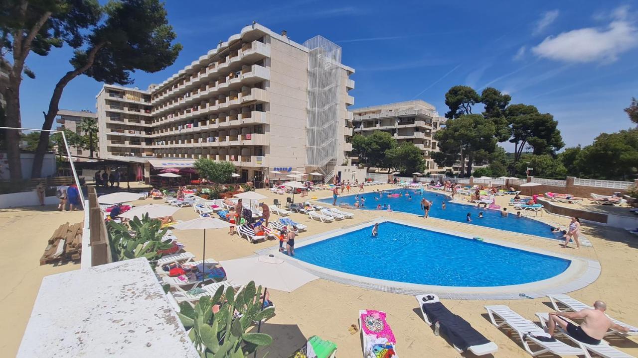 Bonito Apartamento Con Piscina Салоу Екстер'єр фото